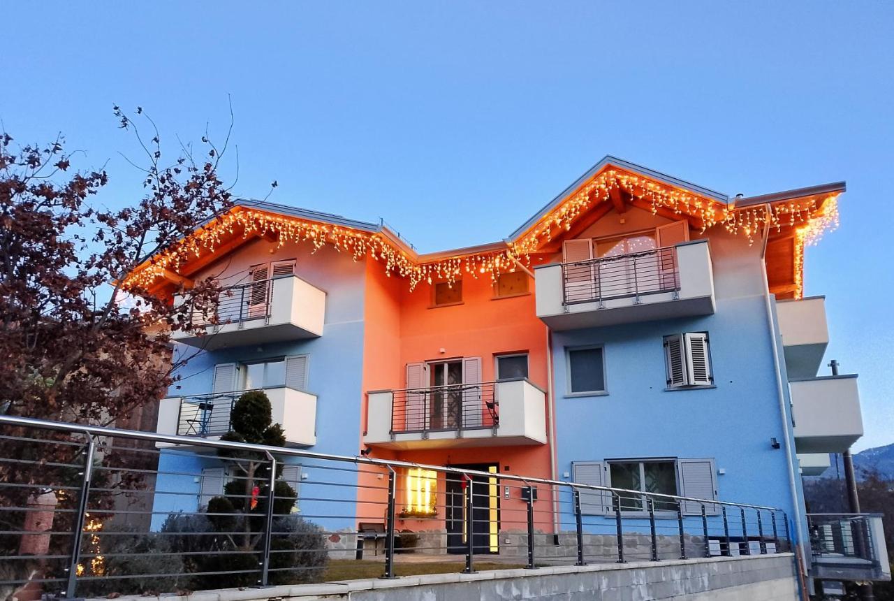 Agritur La Fenice illuminato la sera